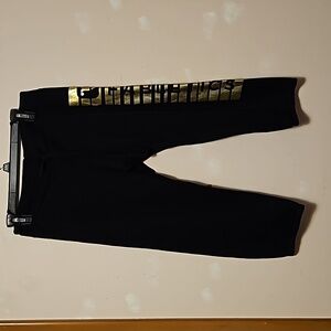 Fabletics Logo Capri Sweatpants